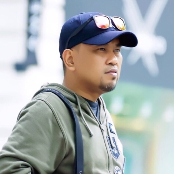 Poshmark profile picture for @kurniawan